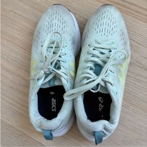 ASICS Women's Light Green Running Shoes